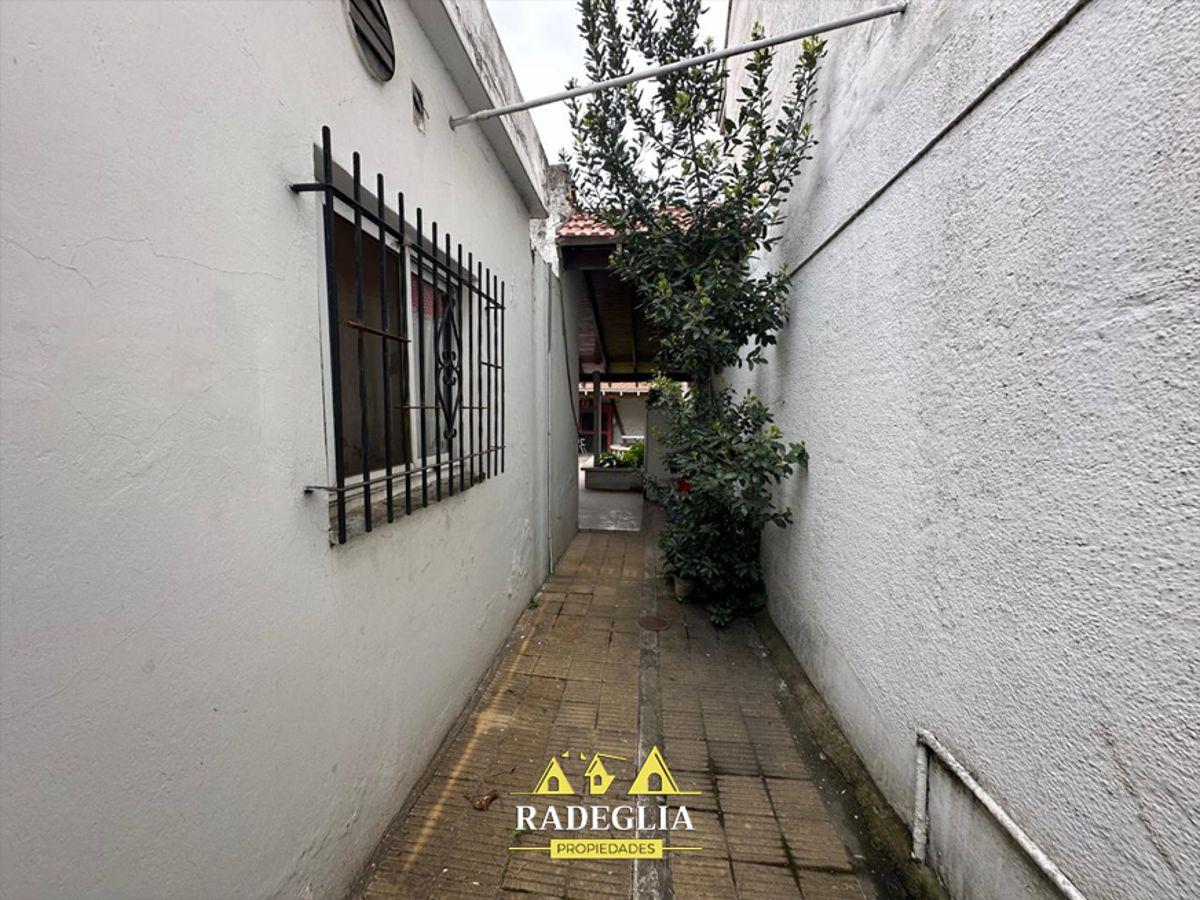 Foto de Casa en Venta de 3 Ambientes en Adrogué, imagen 2