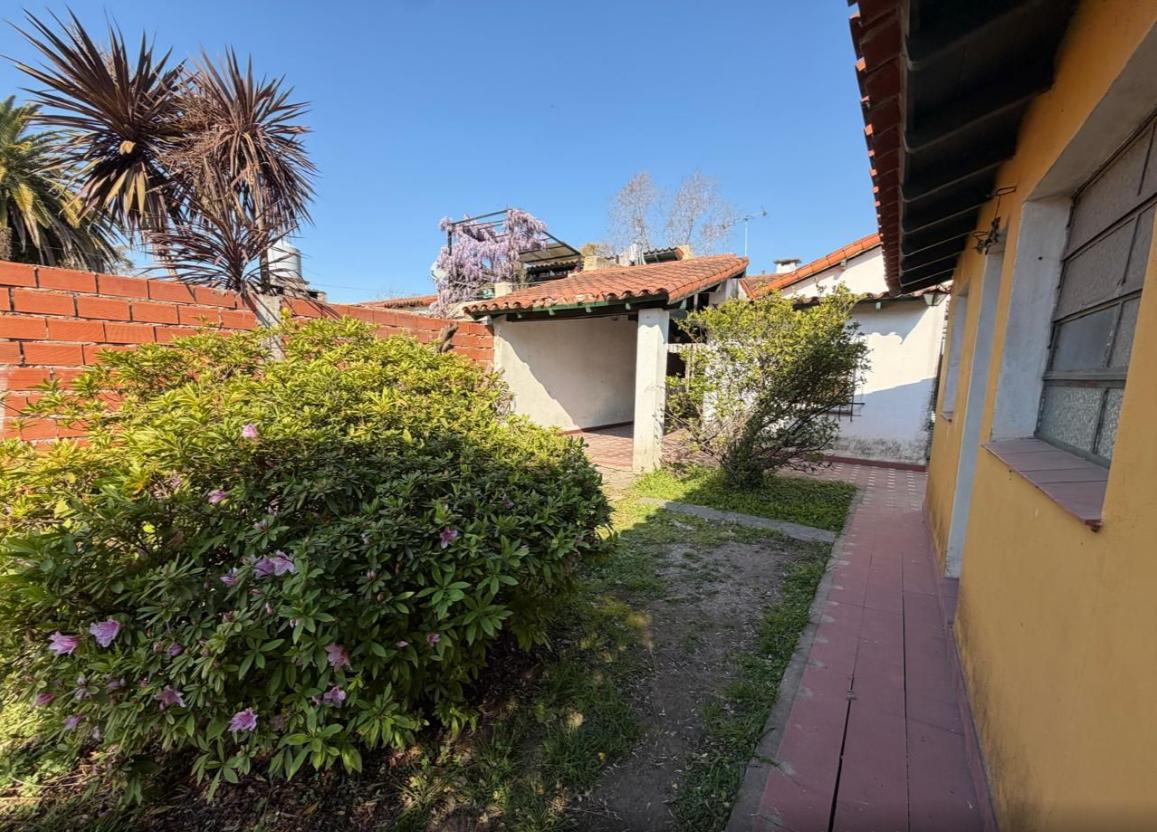 Foto de Alquiler de Casa 3 Ambientes en Burzaco, Partido de Almirante Brown, imagen 1