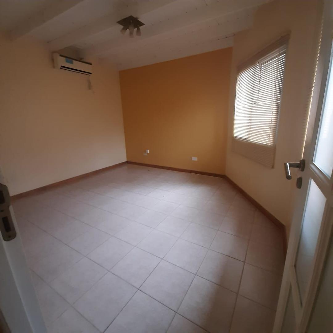 Valor Rebajado - Casa en Barrio Cerrado 5