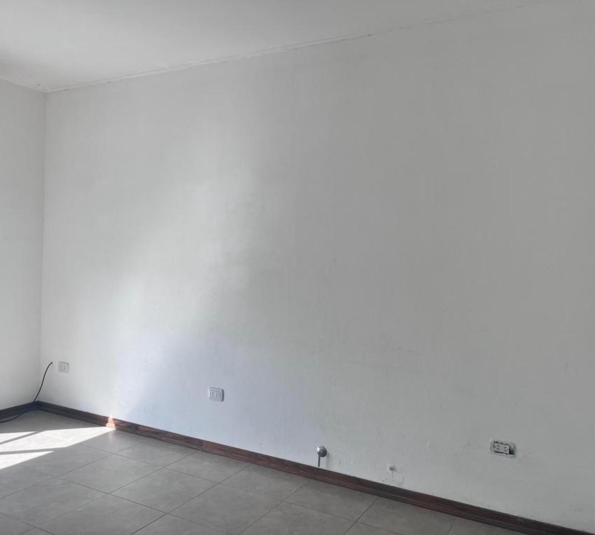 Depto con Entrada Para Auto - Todos Los Servicios 2