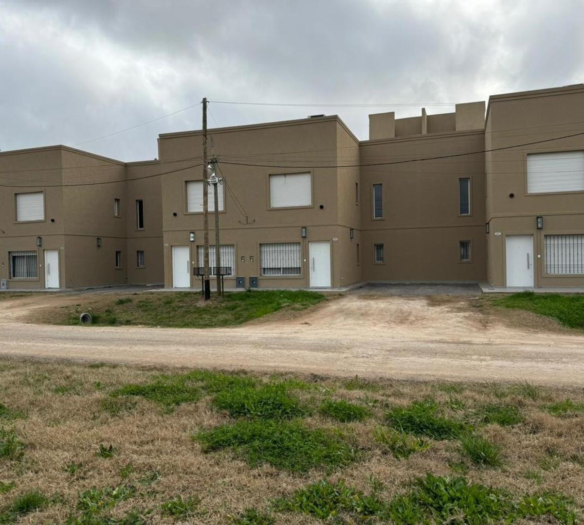 Duplex en venta - CAÑUELAS