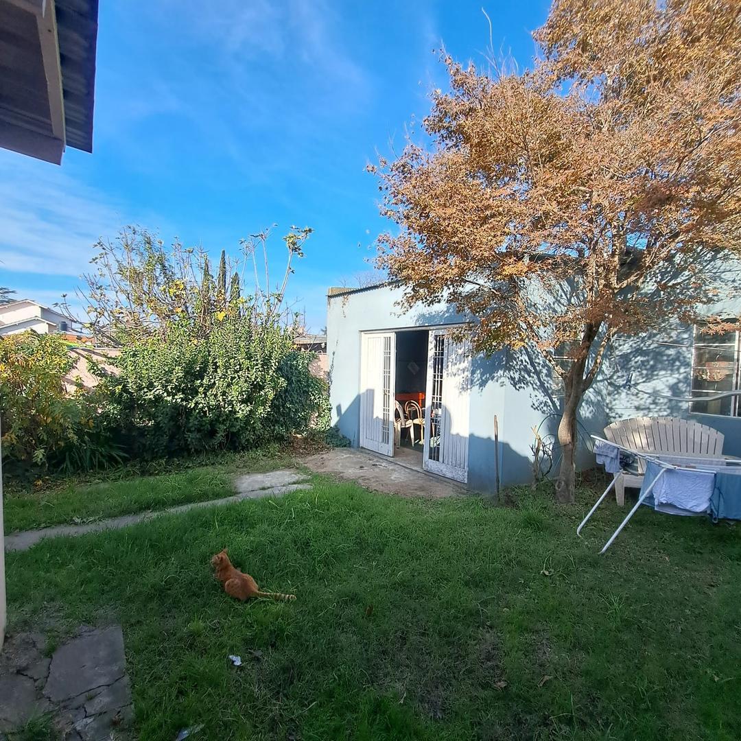 Casa con Frente de Local con Buena Excelente Ubicación 1