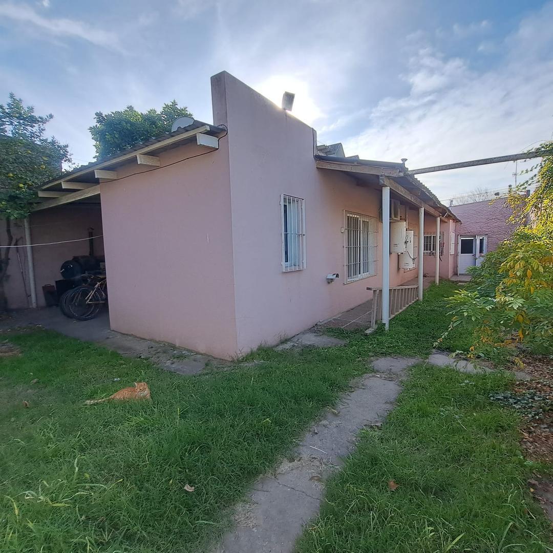 Casa con Frente de Local con Buena Excelente Ubicación 3