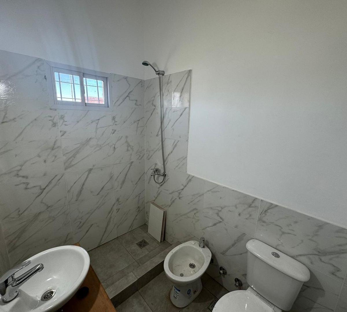 Foto de OPORTUNIDAD DE INVERSION - 2 DUPLEX EN VENTA, imagen 2