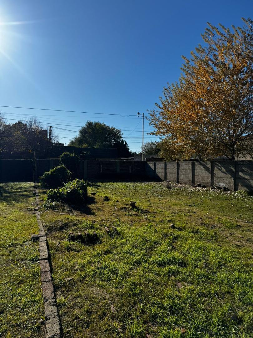 Lote Muy Bien Ubicado con Todos Los Servicios 2