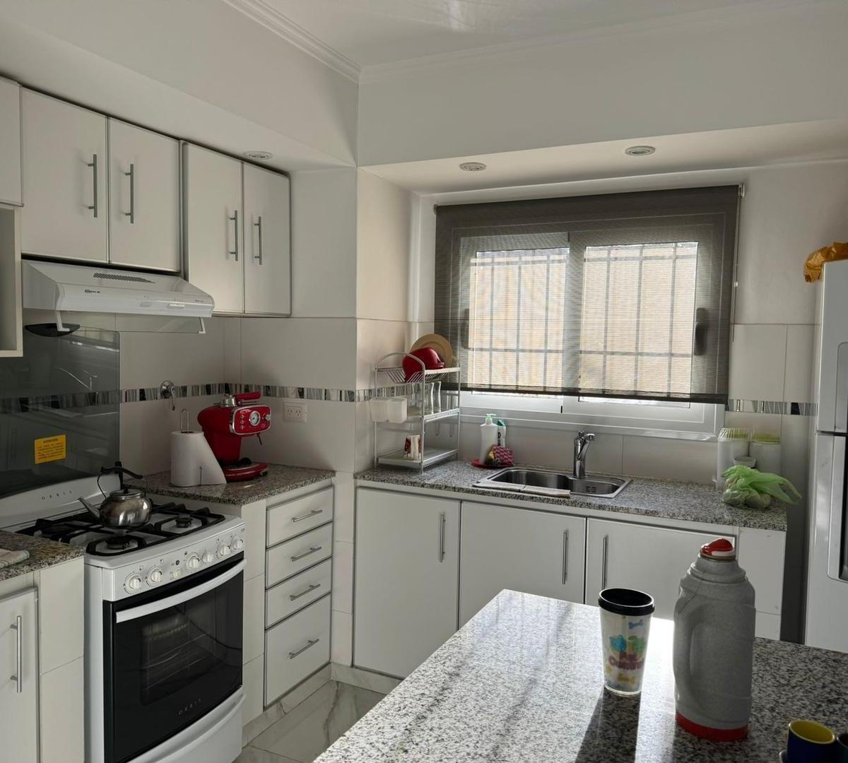 Casa con Quincho y Pileta Climatizada en un Barrio Exclusivo 4