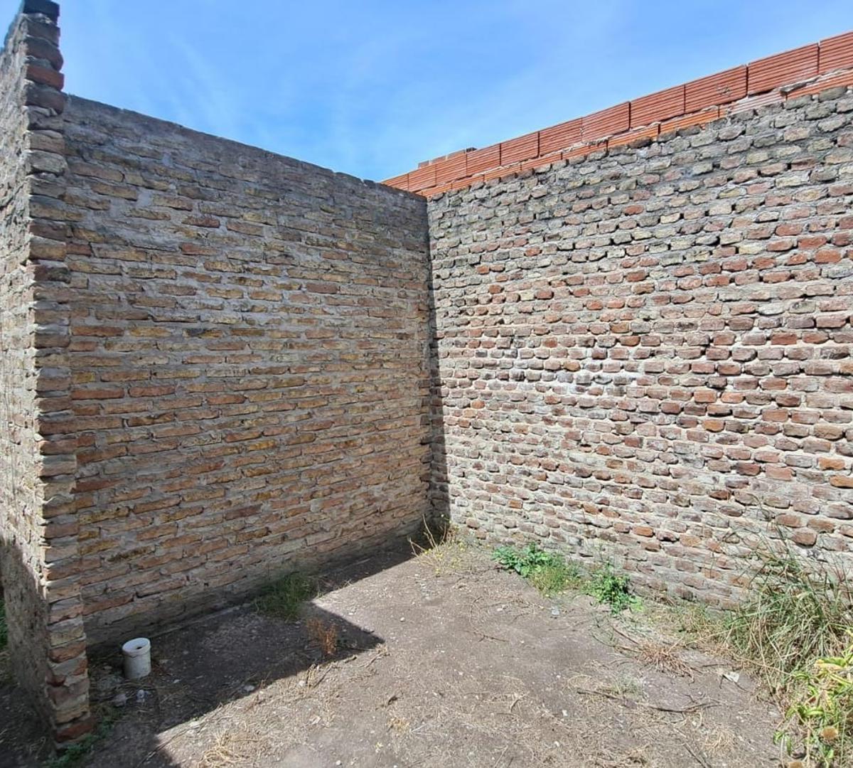 Lote con Mejoras en Venta en Cañuelas 4
