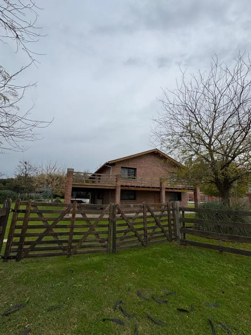 CASA A LA VENTA -CAÑUELAS 2