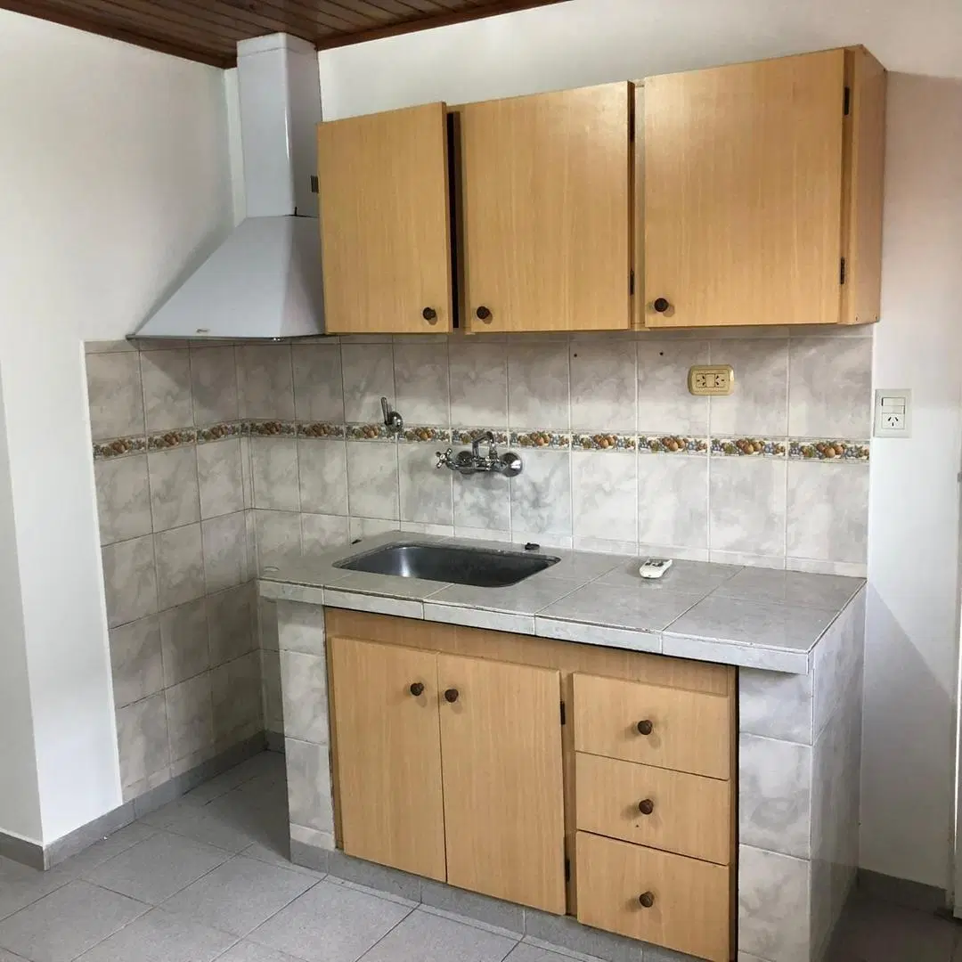 CASA CENTRICA EN ALQUILER - CAÑUELAS 1