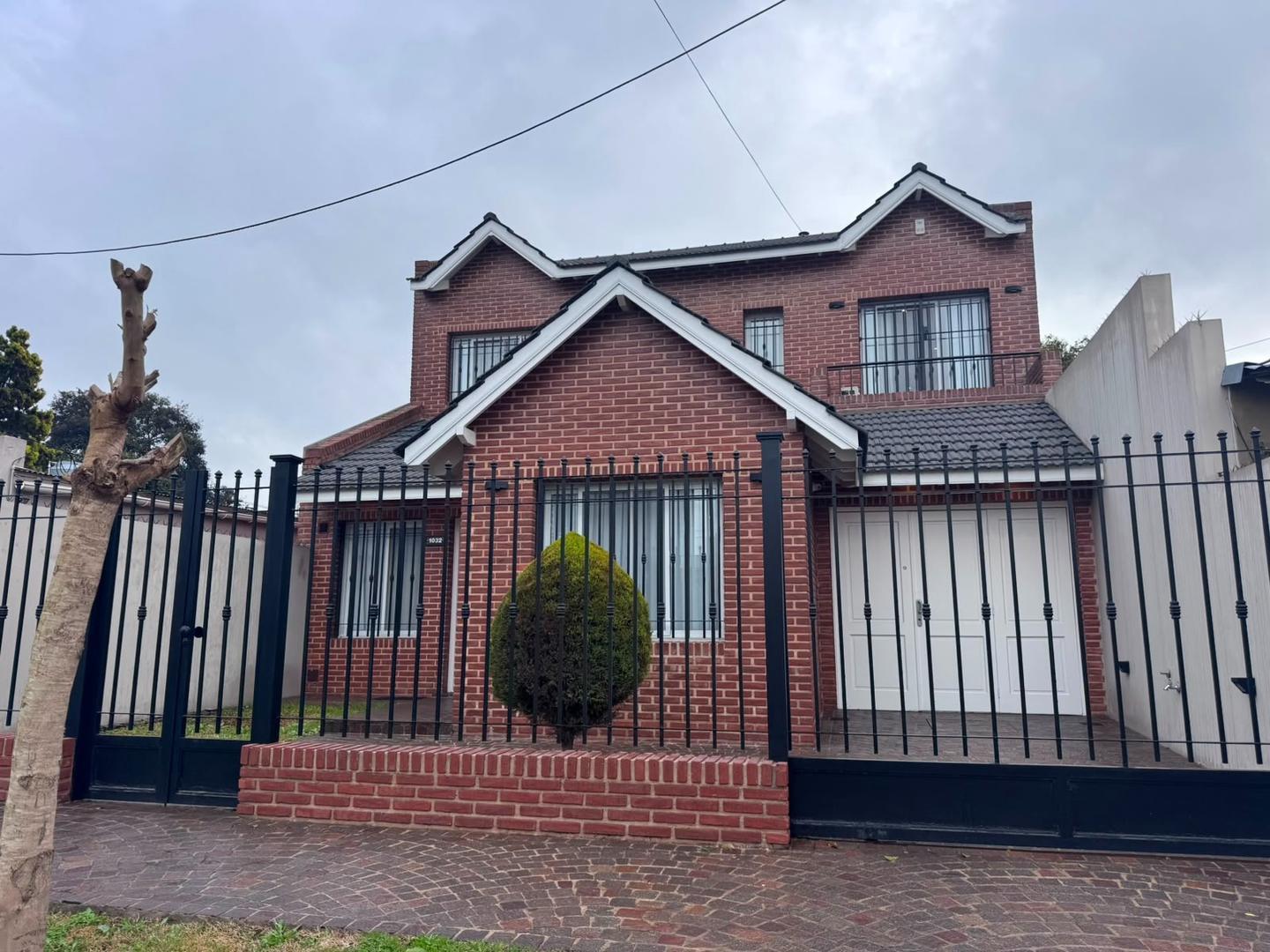 Foto de CASA CÉNTRICA EN VENTA - CAÑUELAS, imagen 1