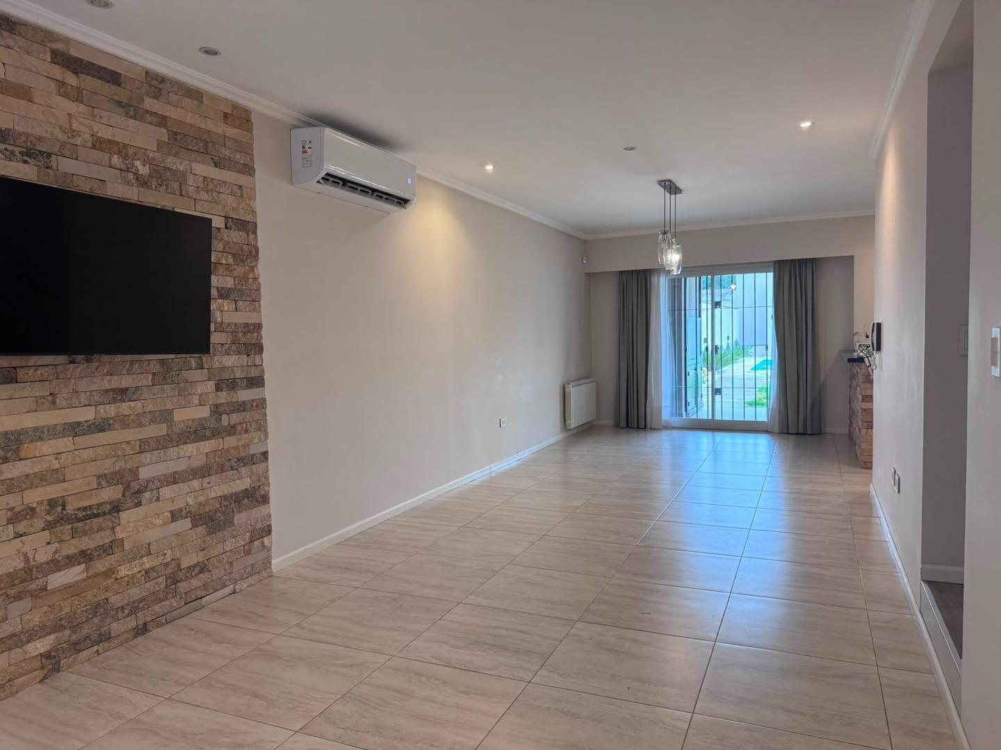 Foto de CASA CÉNTRICA EN VENTA - CAÑUELAS, imagen 3