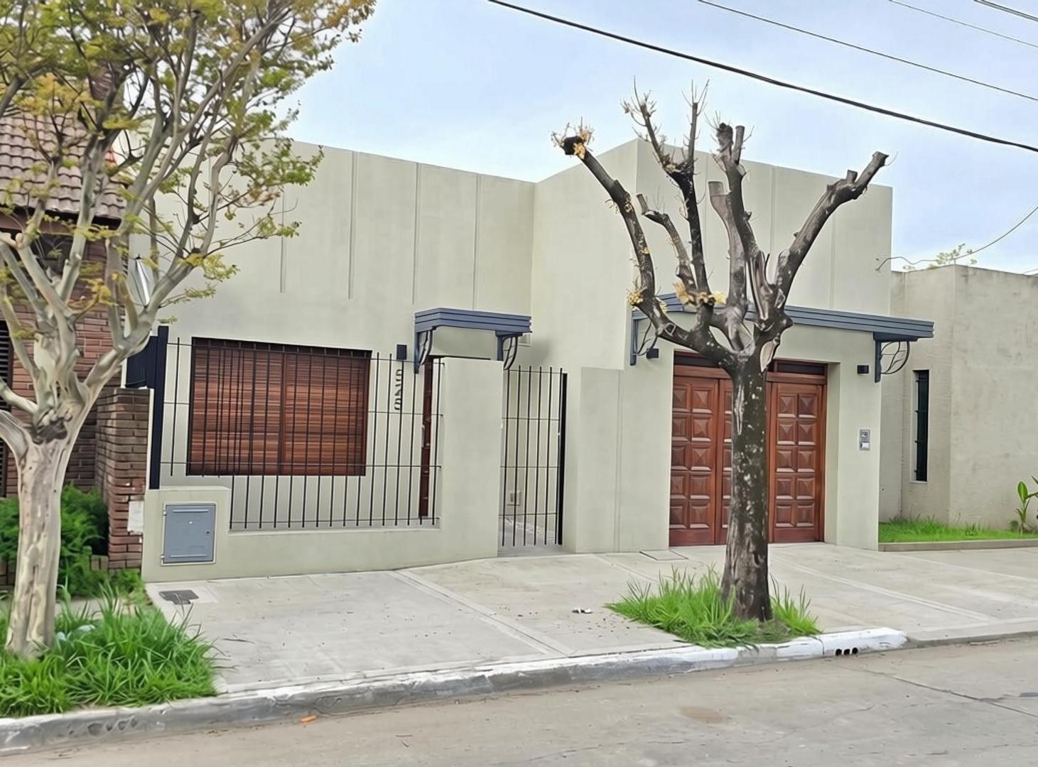 Foto de CASA CÉNTRICA EN VENTA - CAÑUELAS, imagen 2