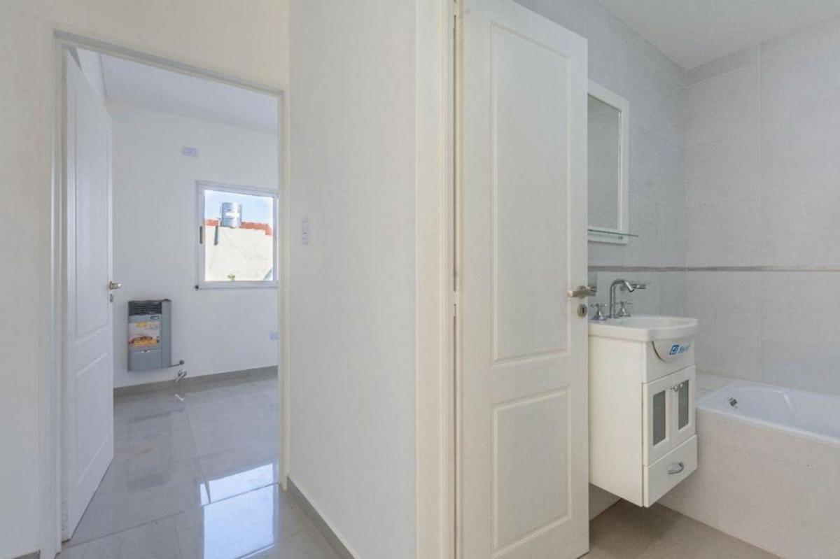 Venta 3 Ambientes + Cochera + Patio - Velez Sarfield 4