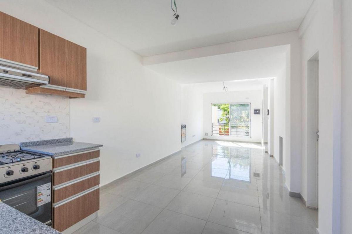 Venta 3 Ambientes + Cochera + Patio - Velez Sarfield 2