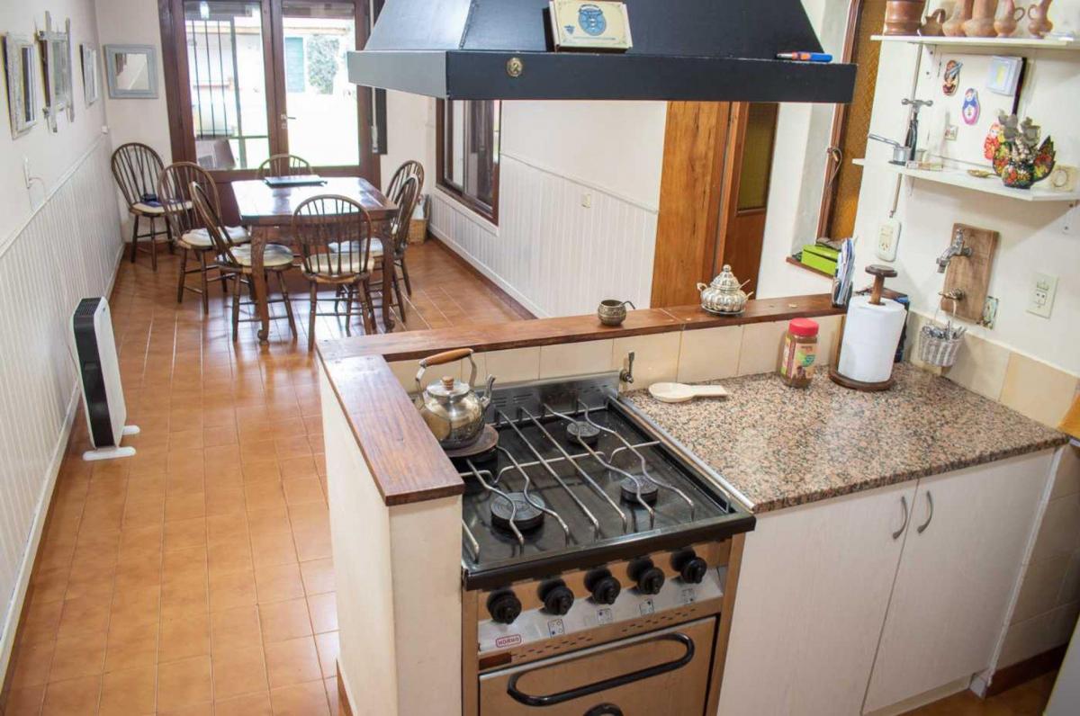 Venta Casa Hurlingham 6 Ambientes Parque y Pileta 2