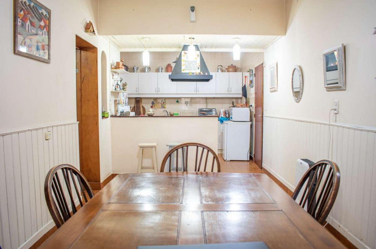 Venta Casa Hurlingham 6 Ambientes Parque y Pileta 1