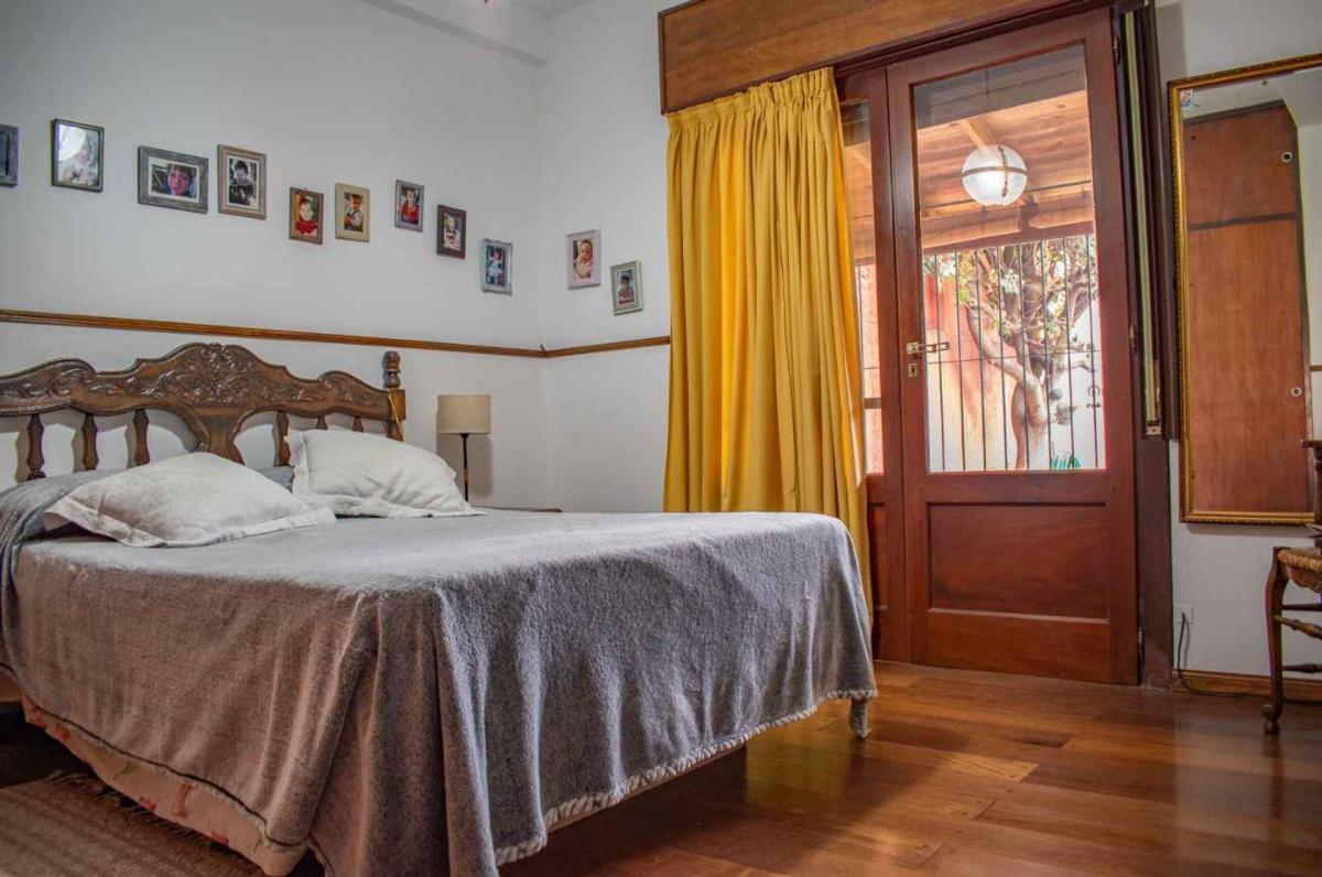 Venta Casa Hurlingham 6 Ambientes Parque y Pileta 4