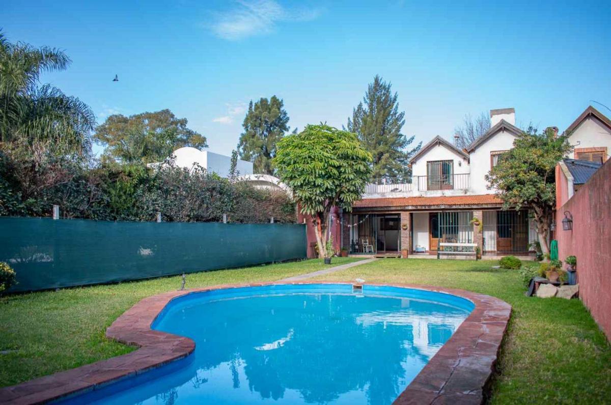 Venta Casa Hurlingham 6 Ambientes Parque y Pileta 3