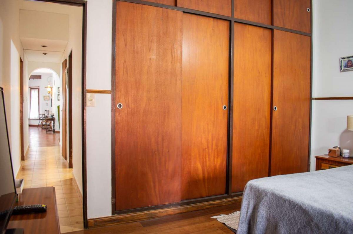 Venta Casa Hurlingham 6 Ambientes Parque y Pileta 3