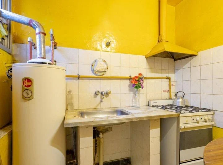 Venta dpto 6 amb. 2 piso por escalera San Nicolas. 4