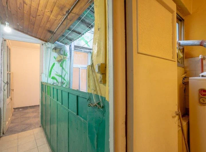 Venta dpto 6 amb. 2 piso por escalera San Nicolas. 5