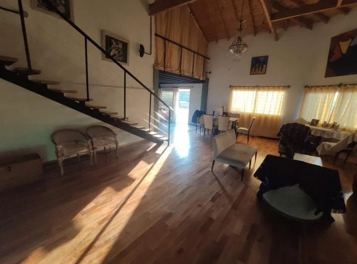 HERMOSO Y CÁLIDO LOFT FRENTE A PLAZA CON COCHERA 3