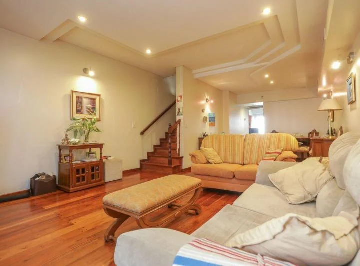 VENTA TRIPLEX EN PQUE. PATRICIOS BARRIO BERNASCONI 5