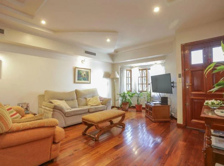 VENTA TRIPLEX EN PQUE. PATRICIOS BARRIO BERNASCONI 2