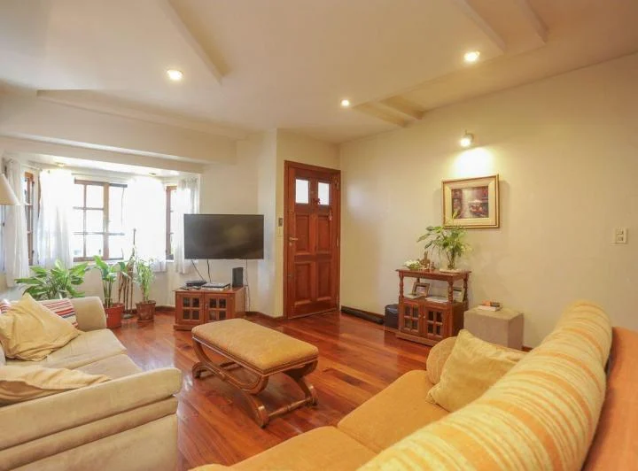 VENTA TRIPLEX EN PQUE. PATRICIOS BARRIO BERNASCONI 1