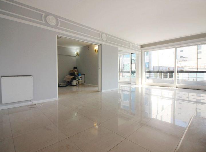 OPORTUNIDAD IMPECABLE PISO ENTERO ,ALTO ,FRENTE 3