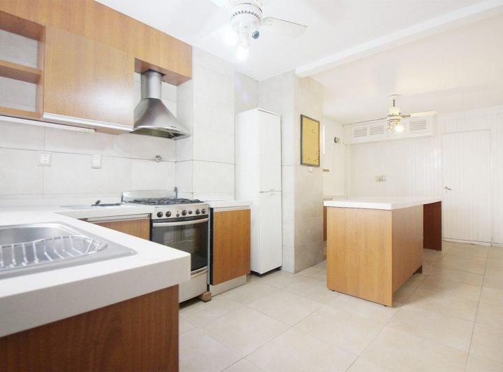 OPORTUNIDAD IMPECABLE PISO ENTERO ,ALTO ,FRENTE 2