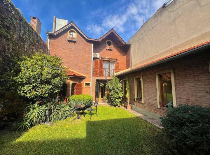 CASA TRIPLEX 7 AMB C/JARDIN (LOTE PROPIO) EN BOEDO 3