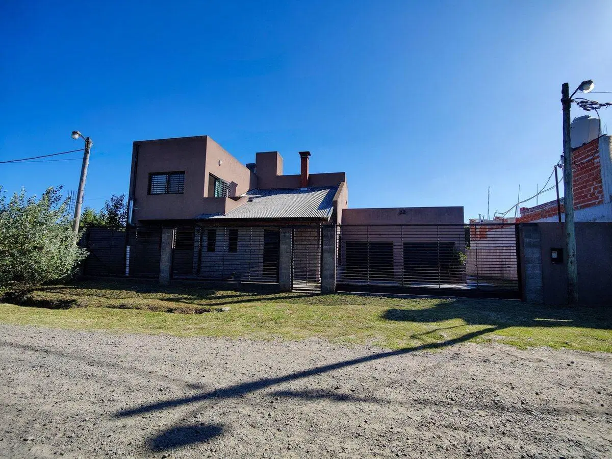 CASA 6 AMBIENTES EN VENTA VILLA ELVIRA LA PLATA 2