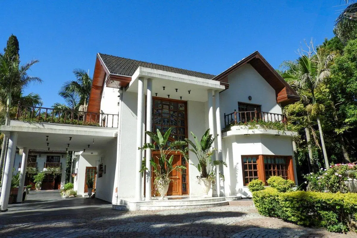 CASA 7 AMBIENTES VENTA RANELAGH JARDIN POR INOMATA 5