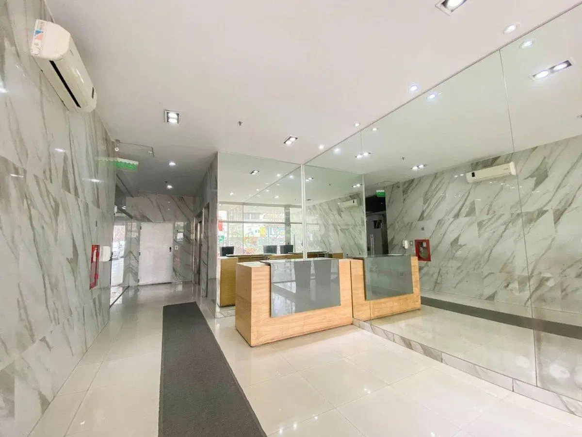 Oficina Venta Luminosa Con Cochera con Renta 4