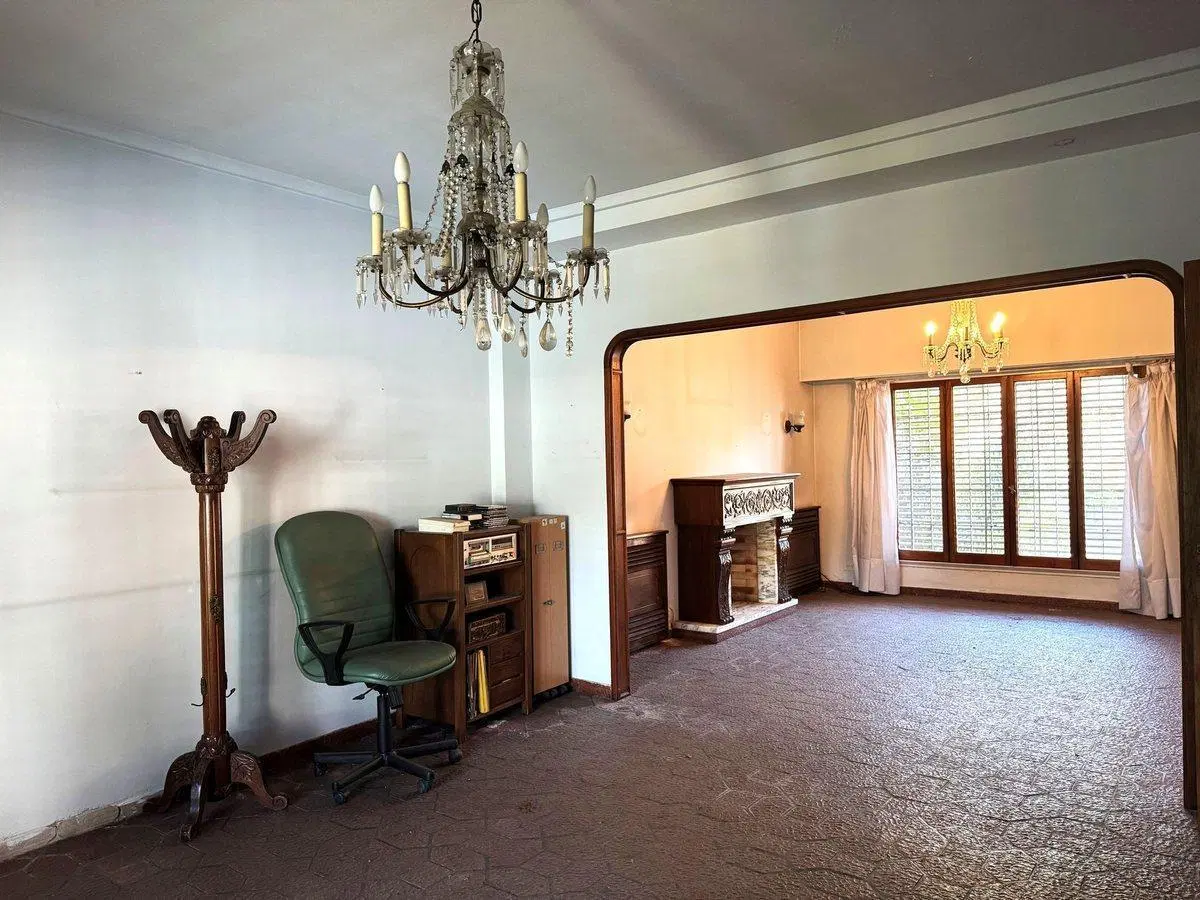 CASA 7 AMBIENTES VENTA ADROGUE JARDIN Y PILETA 4