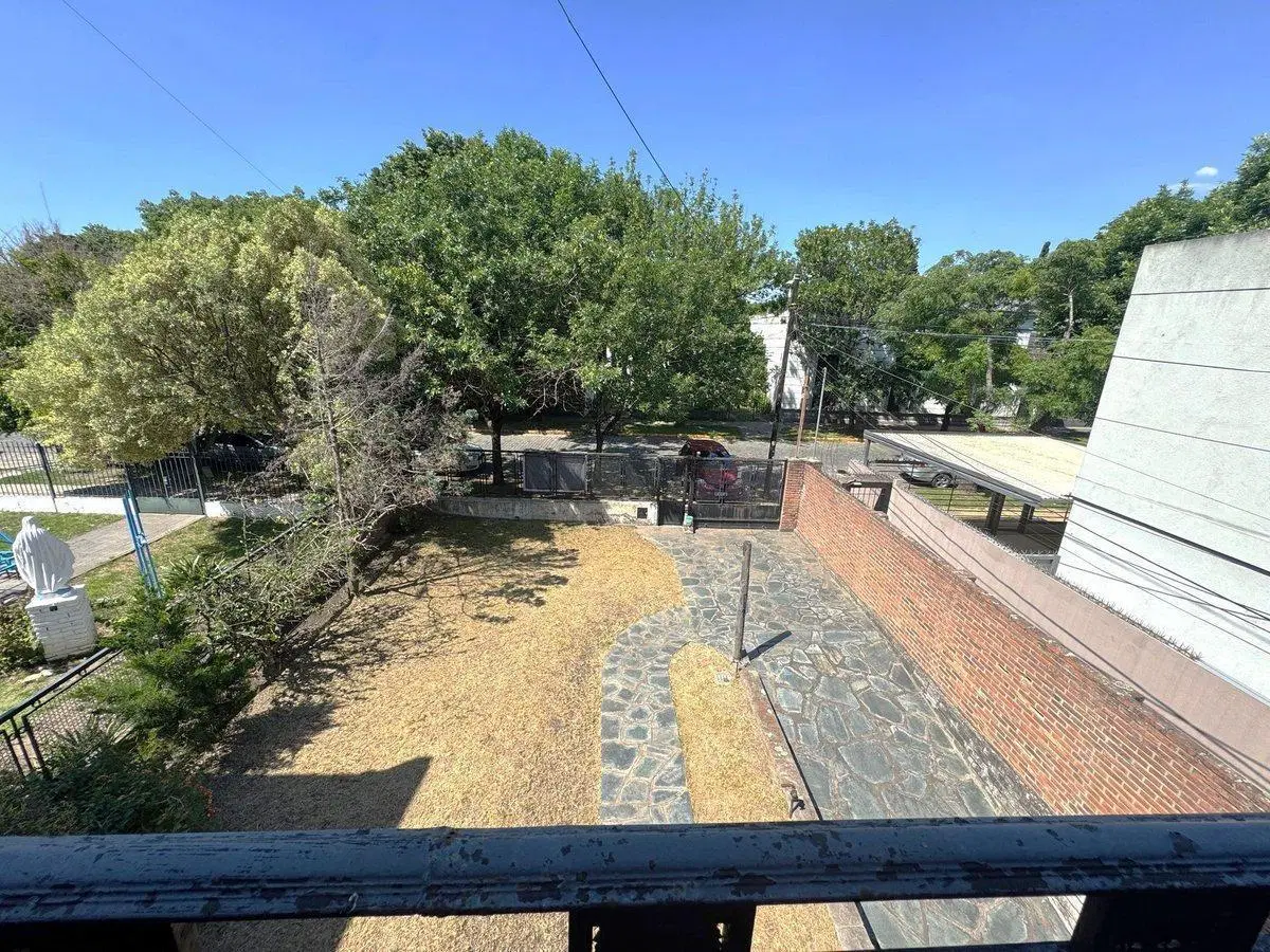 CASA 7 AMBIENTES VENTA ADROGUE JARDIN Y PILETA 3