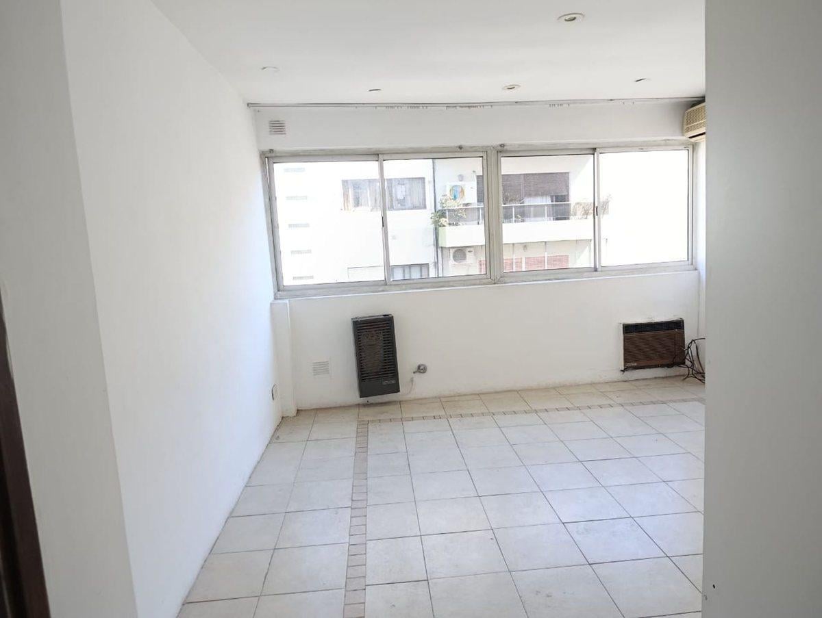 DEPARTAMENTO AL FRENTE. PISO ALTO