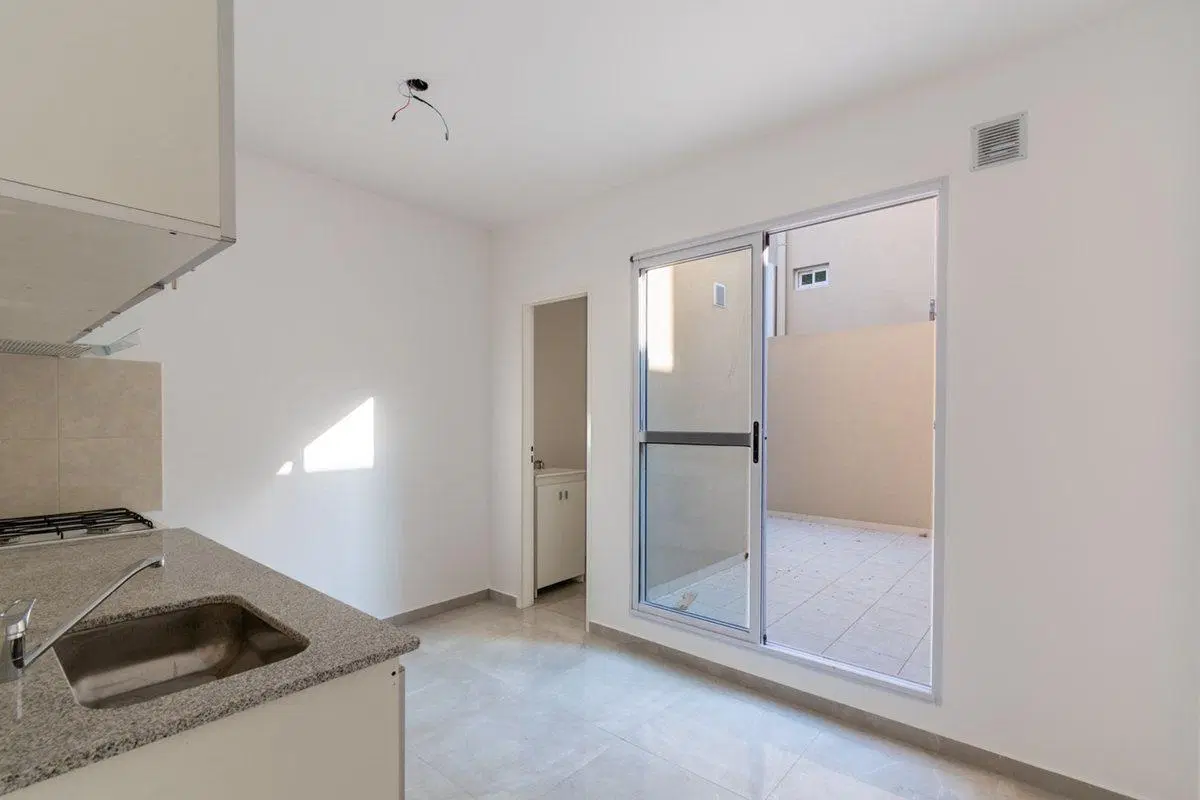VENTA PH 4 AMB CON PATIO Y TERRAZA EN V. SARSFIELD 4