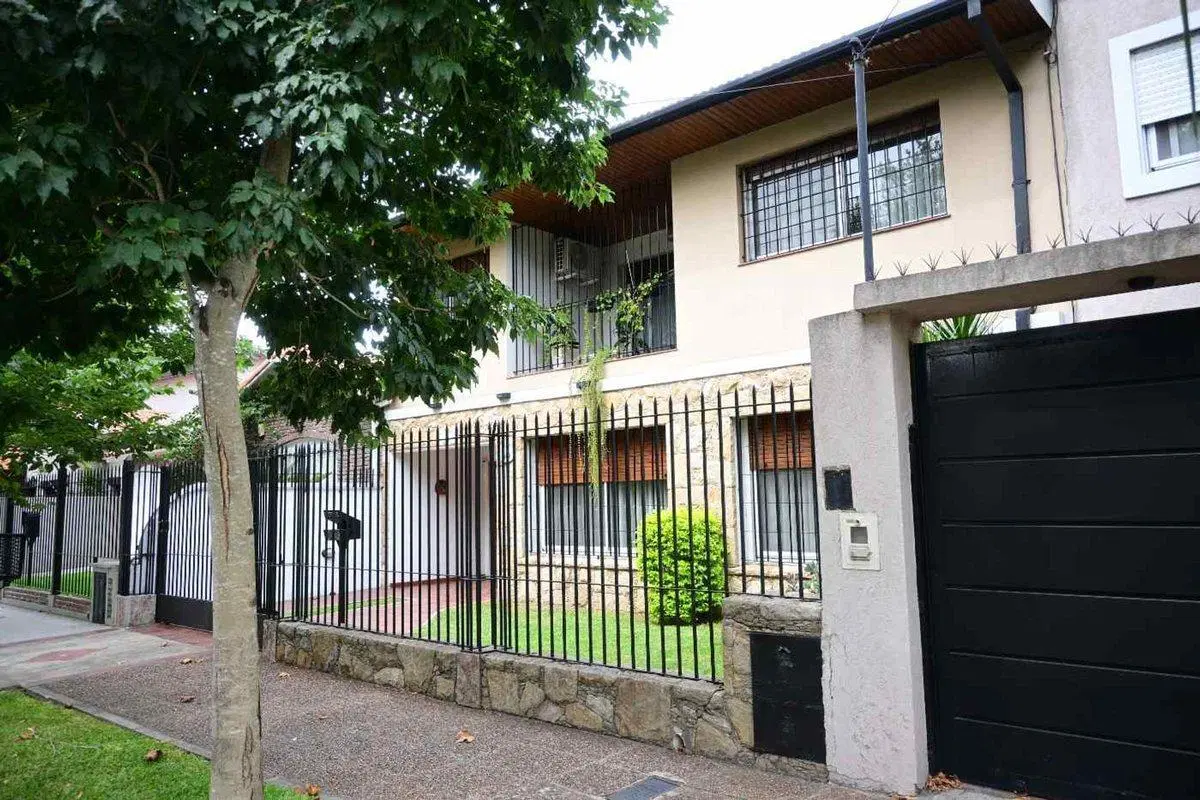 CASA 5 AMBIENTES ADROGUE JARDIN + GALERIA + GARAGE 5
