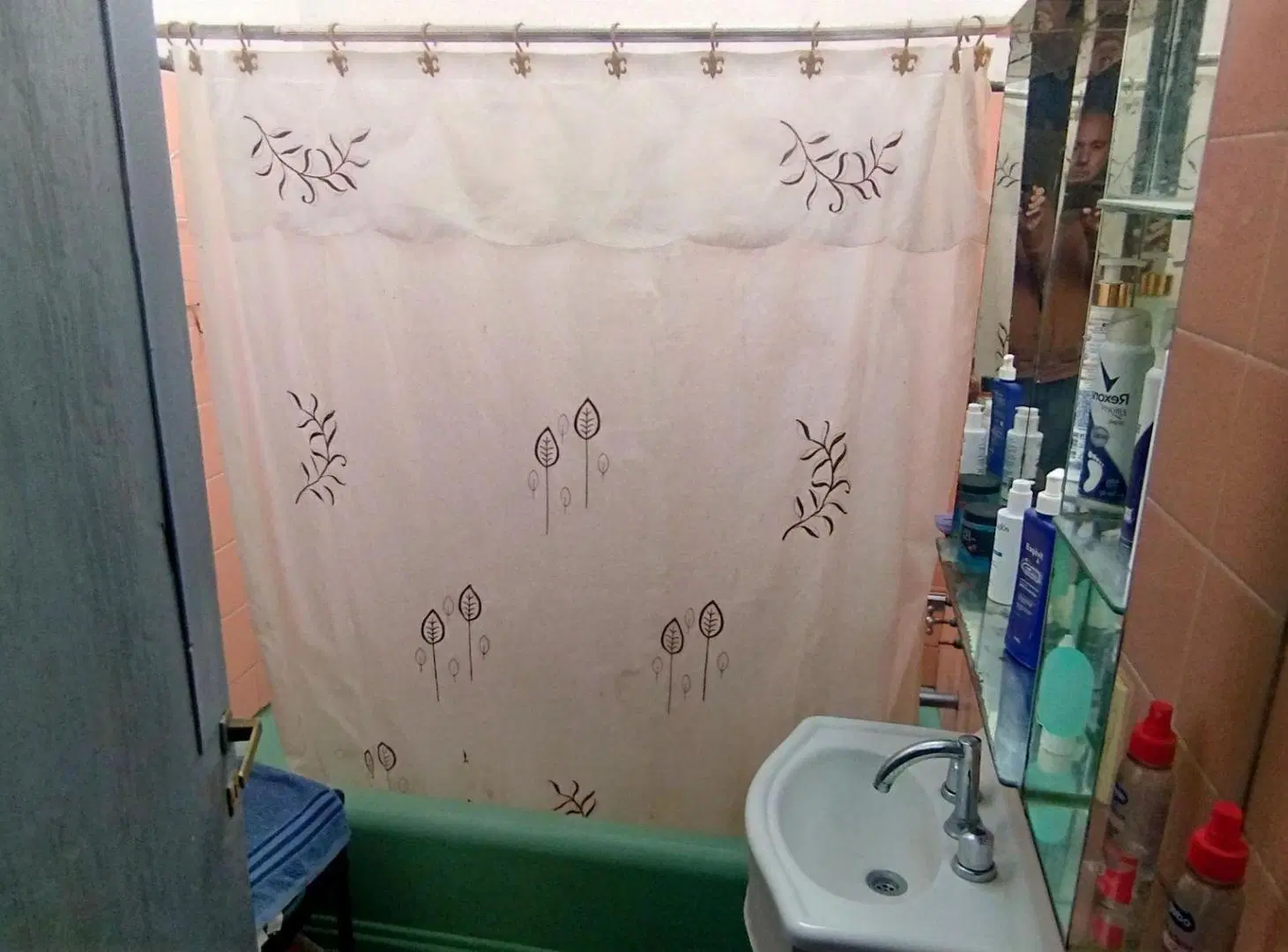 VENTA CASA 4 AMBIENTES CON DPTO EN FONDO QUILMES 5