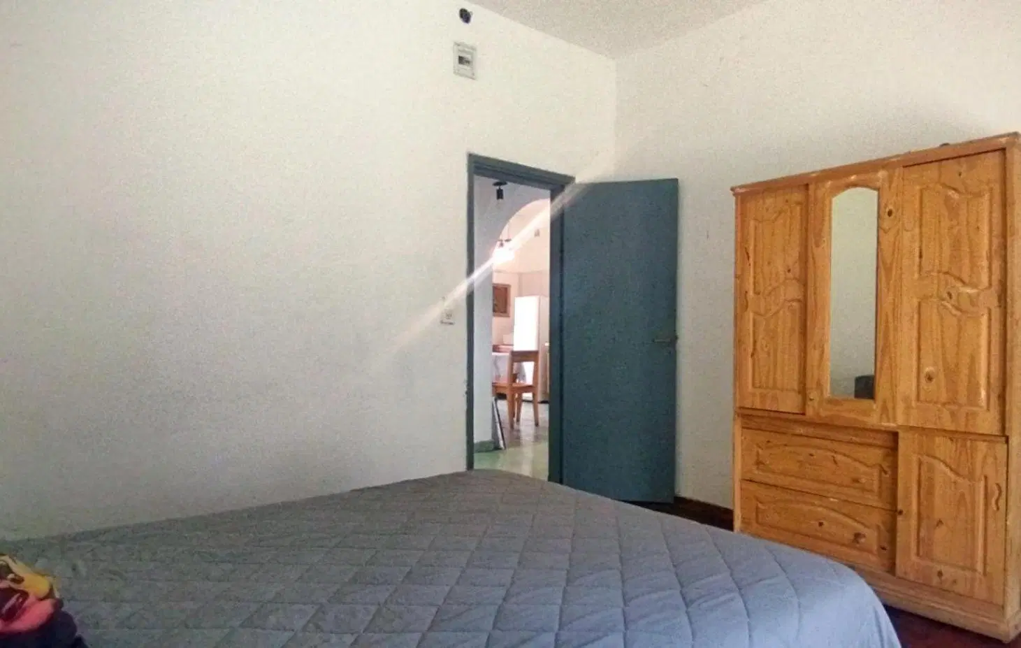 VENTA CASA 4 AMBIENTES CON DPTO EN FONDO QUILMES 4