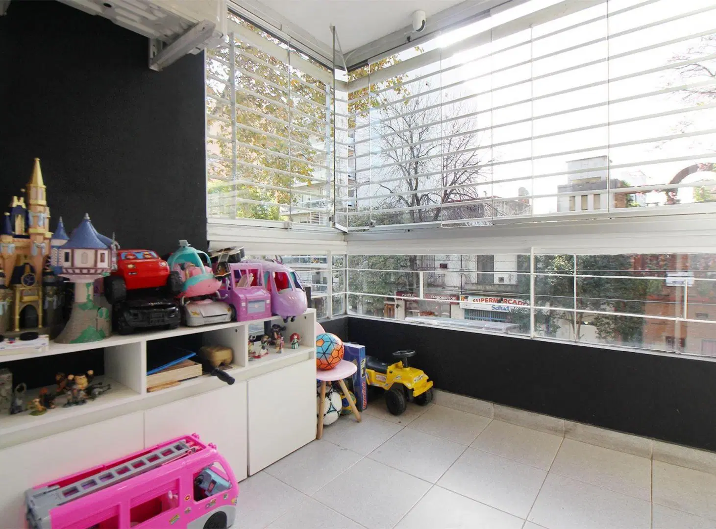 VENTA 4 AMBIENTES BALCÓN  LUMINOSO FLORES 2