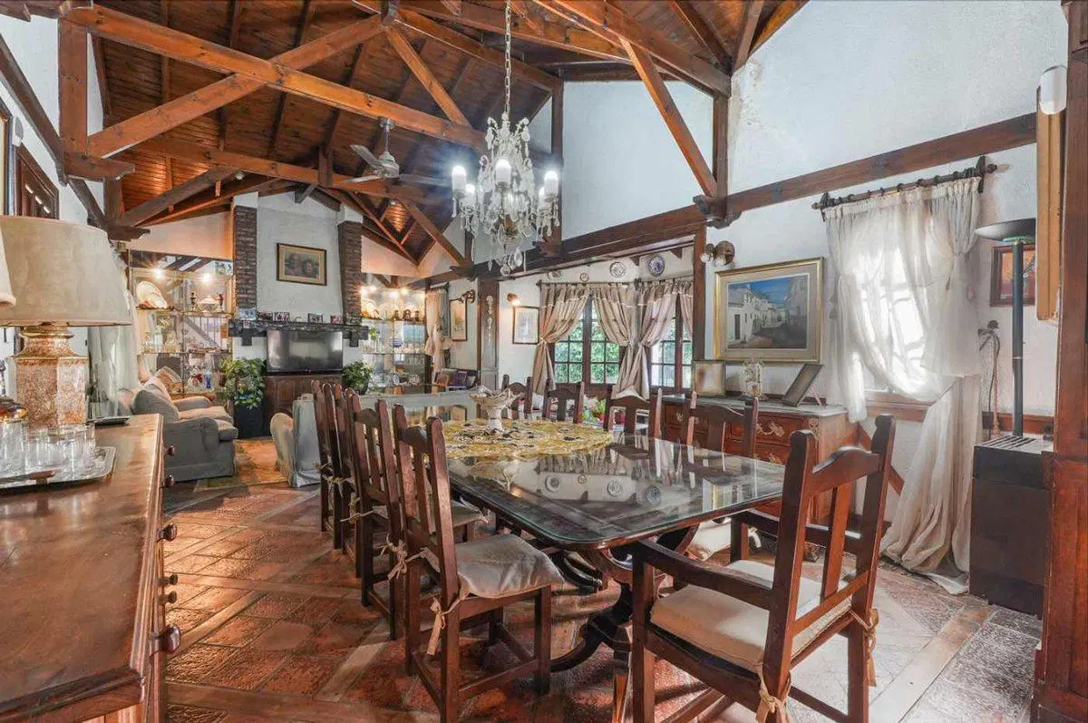 VENTA CASA CON PILETA CORIMAYO BURZACO 5