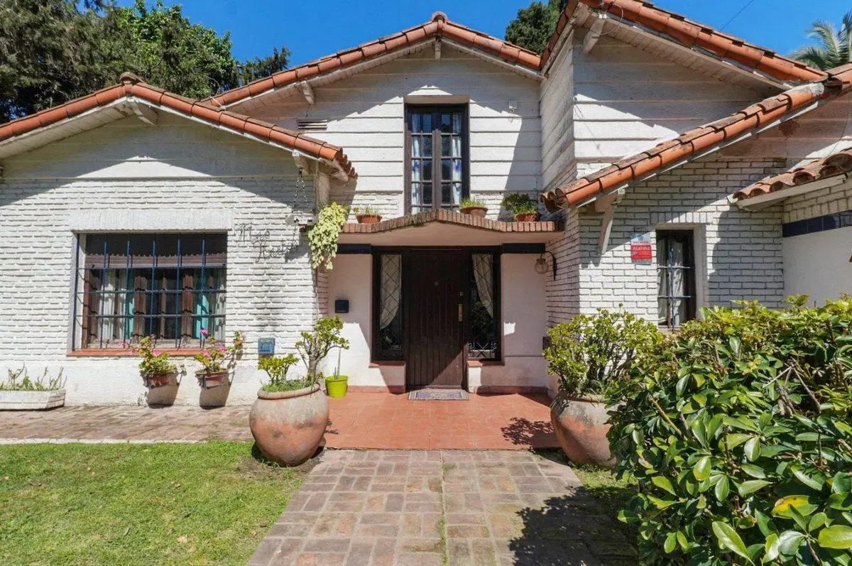 VENTA CASA CON PILETA CORIMAYO BURZACO 2