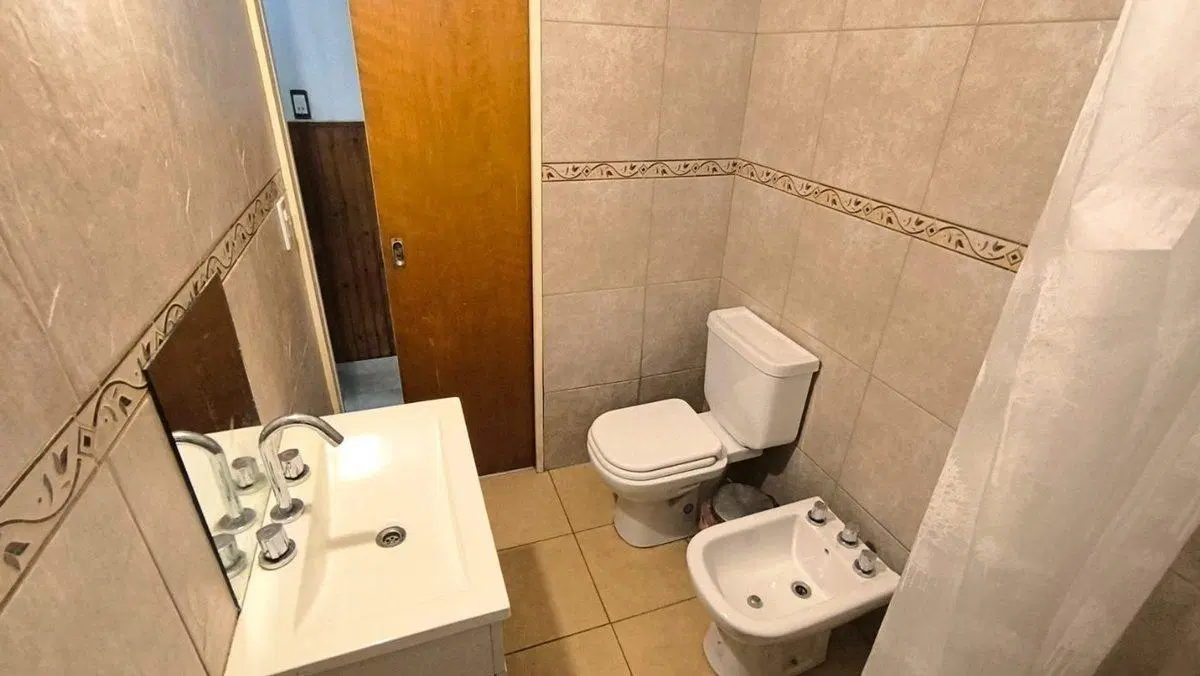 VENTA CASA BERNAL OESTE AMPLIO LOTE QUILMES 3