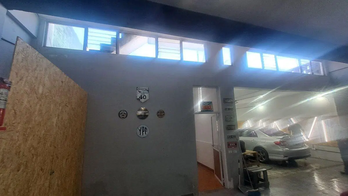 VENTA AMPLIO LOCAL Y DEPARTAMENTO CON BALCON 2