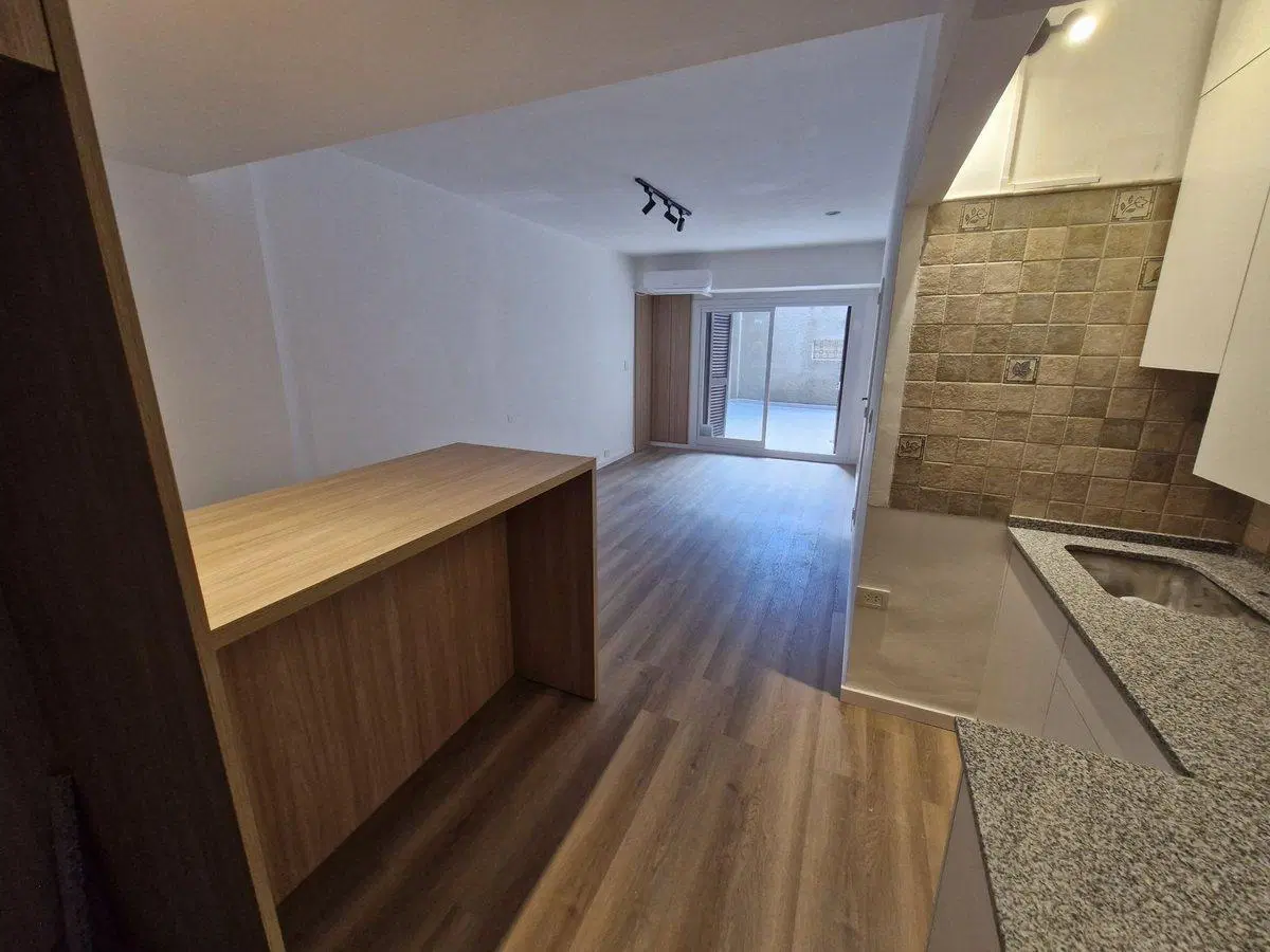 DEPARTAMENTO MONOAMBIENTE CON PATIO EN RECOLETA 2