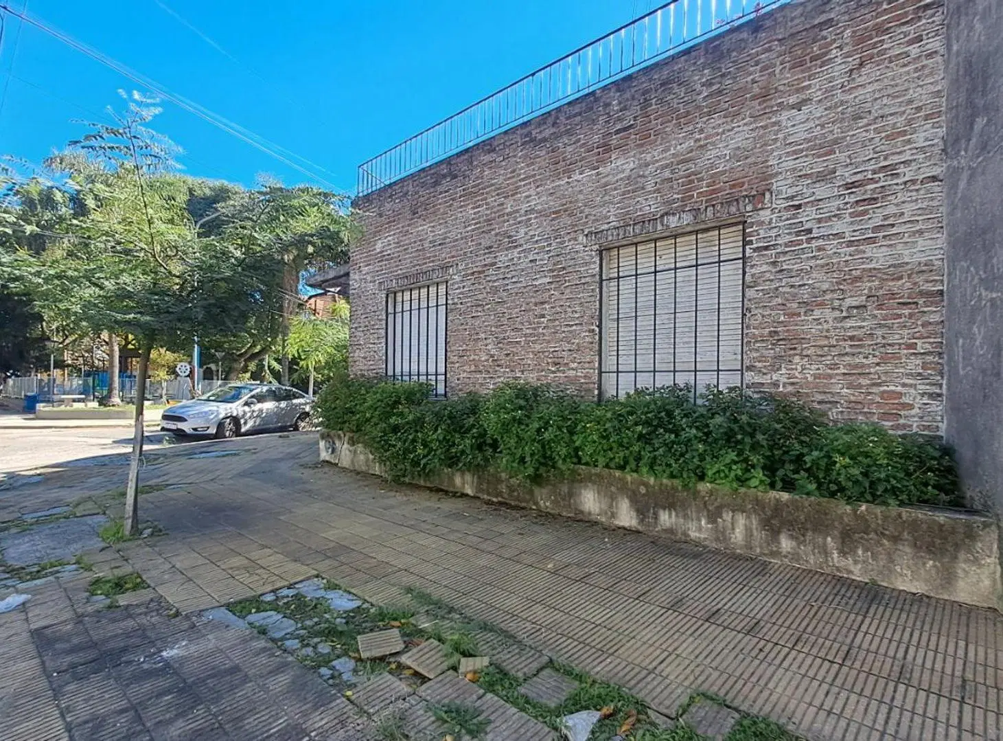 VENTA CASA CON TERRAZA Y COCHERA LANUS OESTE 3