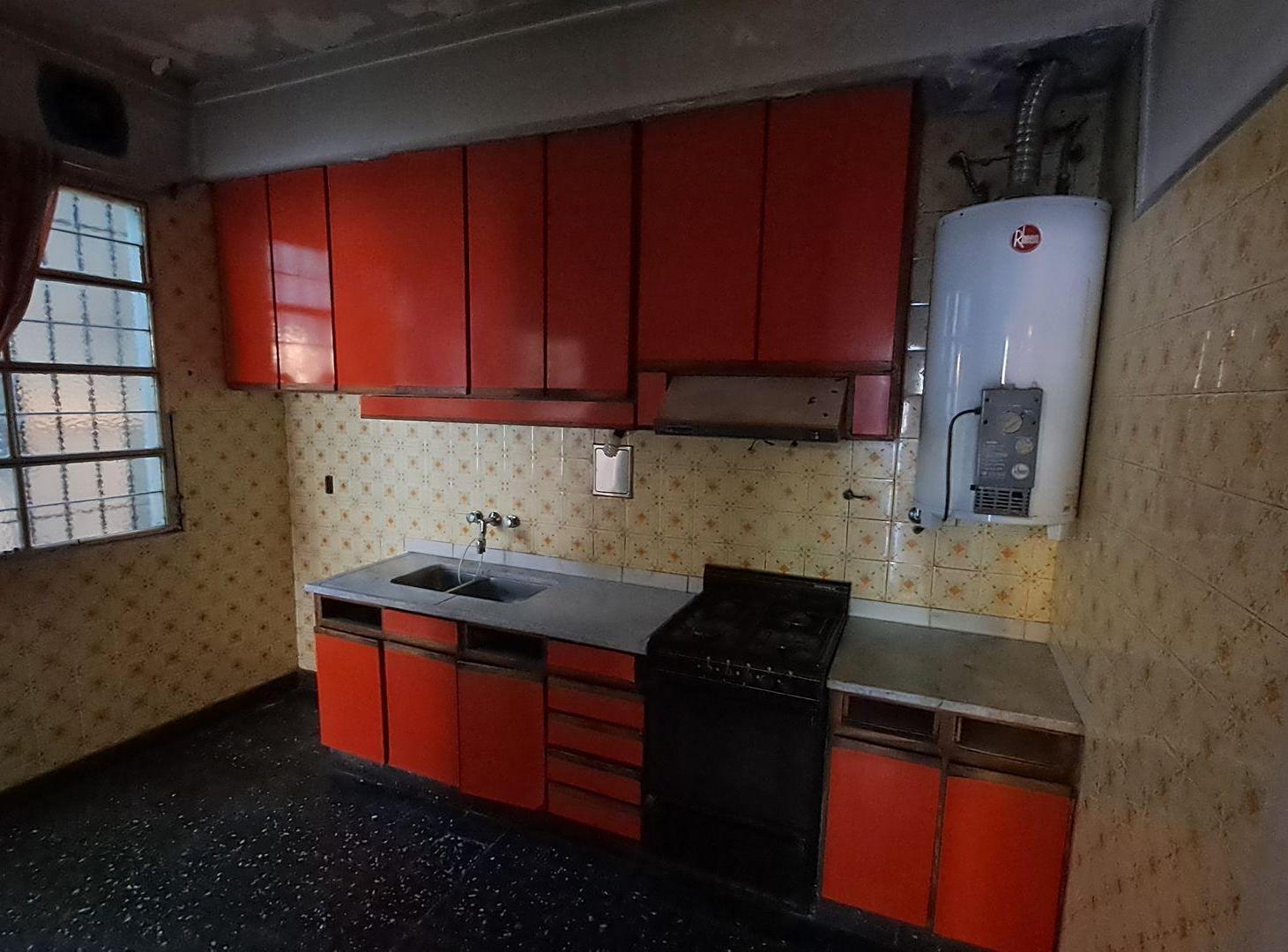 Foto de VENTA CASA CON TERRAZA Y COCHERA LANUS OESTE, imagen 4